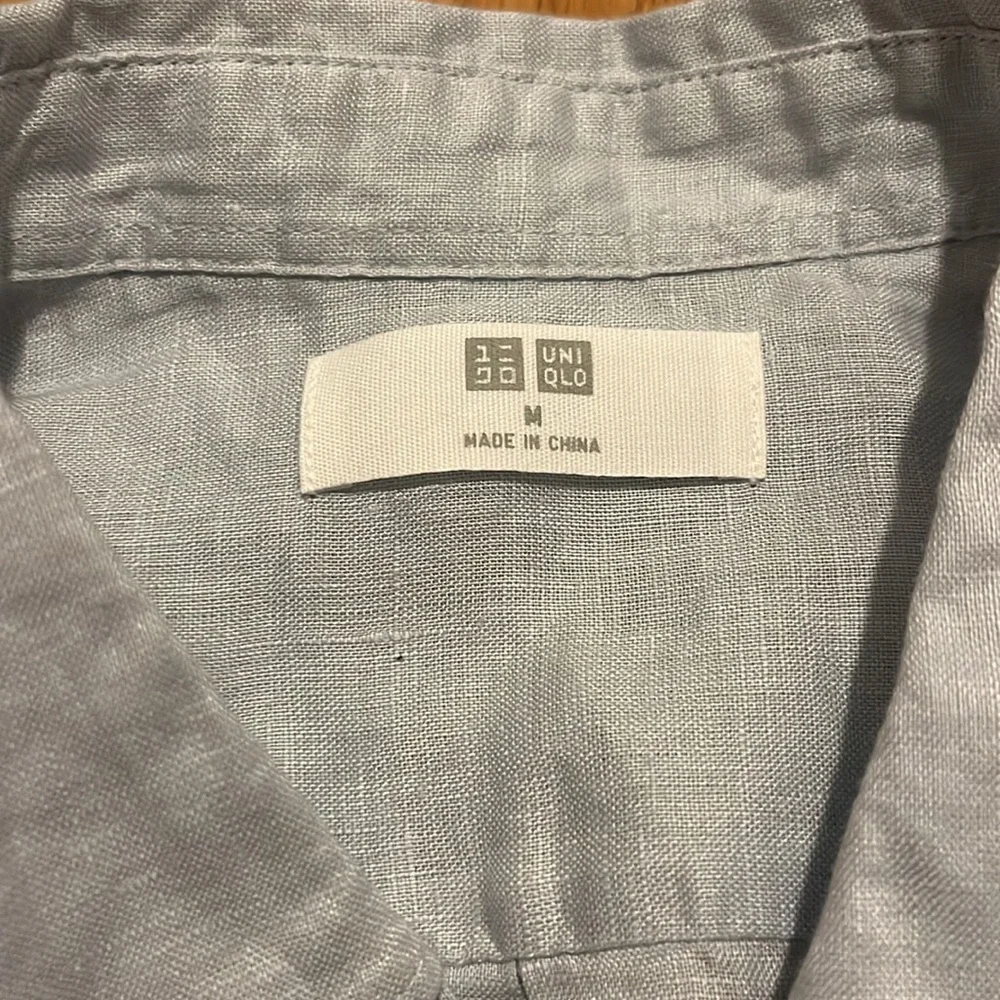 Uniqlo BNWT light blue long sleeve button down size M 100% linen - Picture 2 of 4